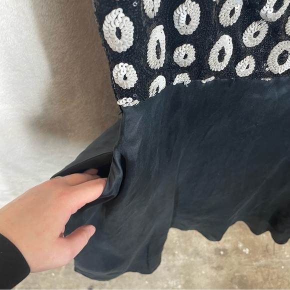 Mikael Aghal sequin dress silk women’s size 2 short sleeve black and white - Picture 6 of 9
